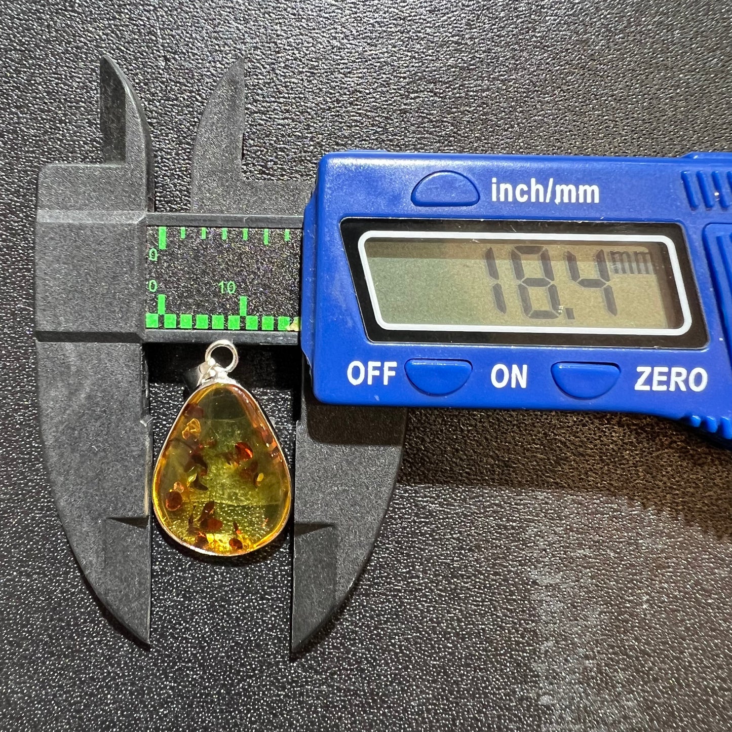 Flower amber pendant