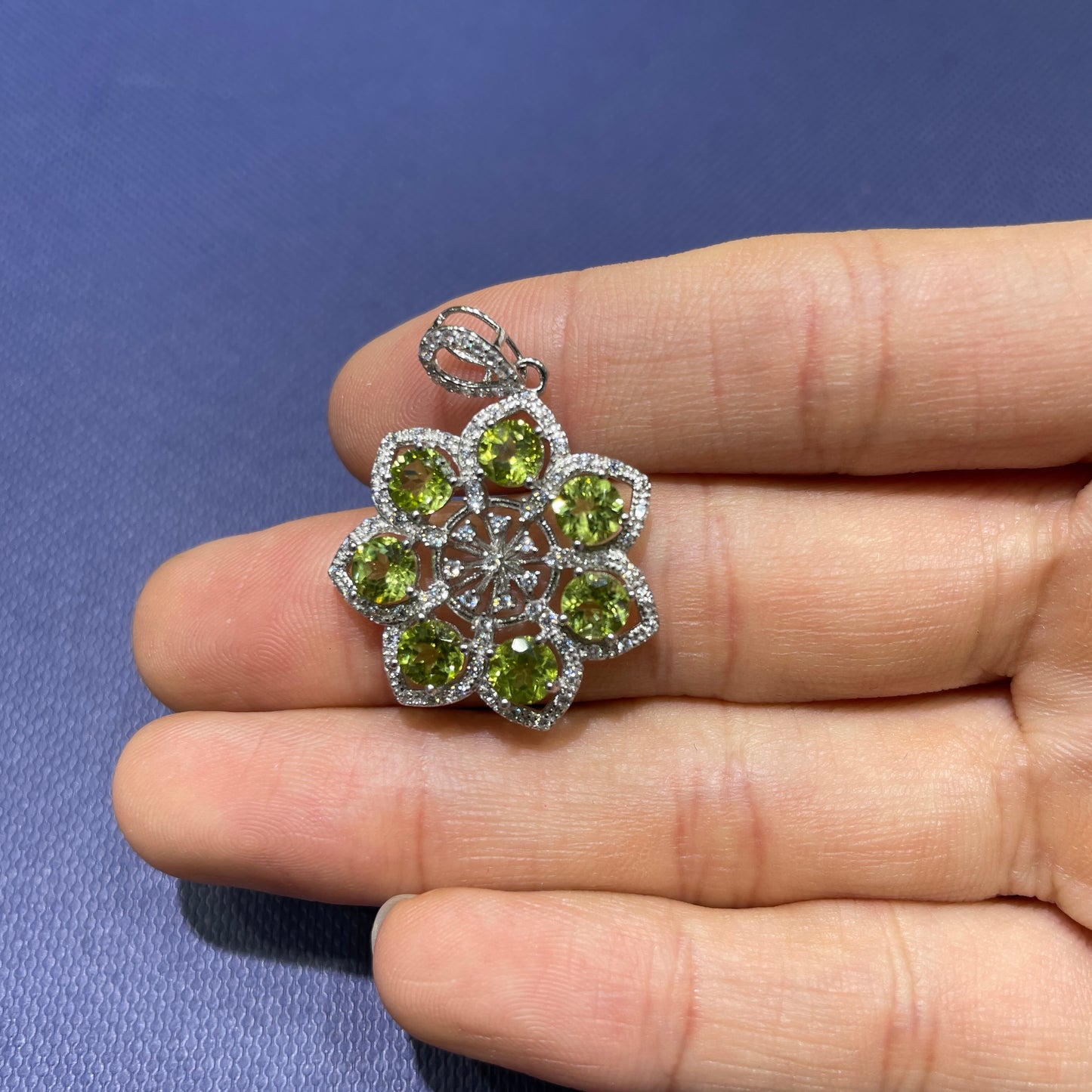 Peridot pendant silver 925