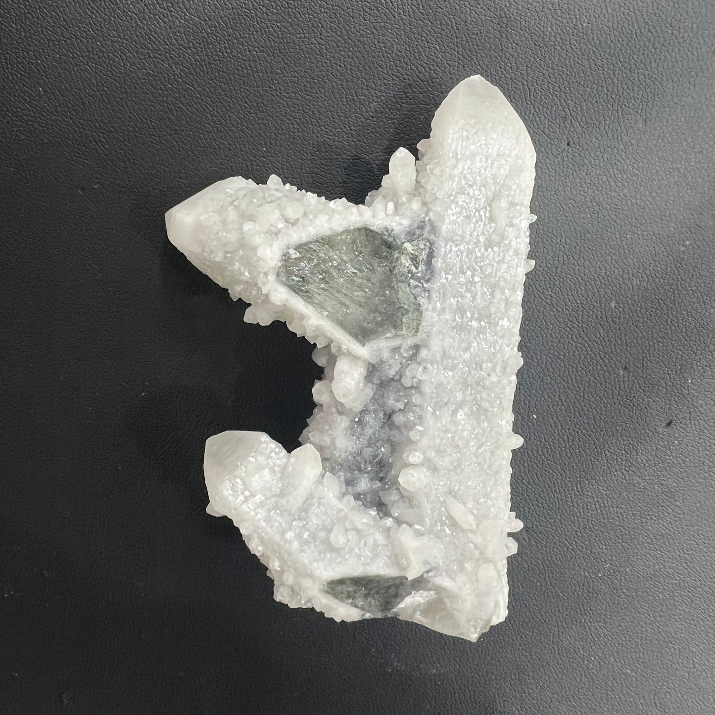 Candle quartz specimen