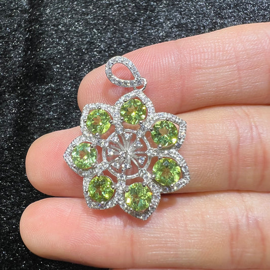 Peridot pendant silver 925