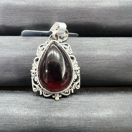 Garnet pendant silver 925