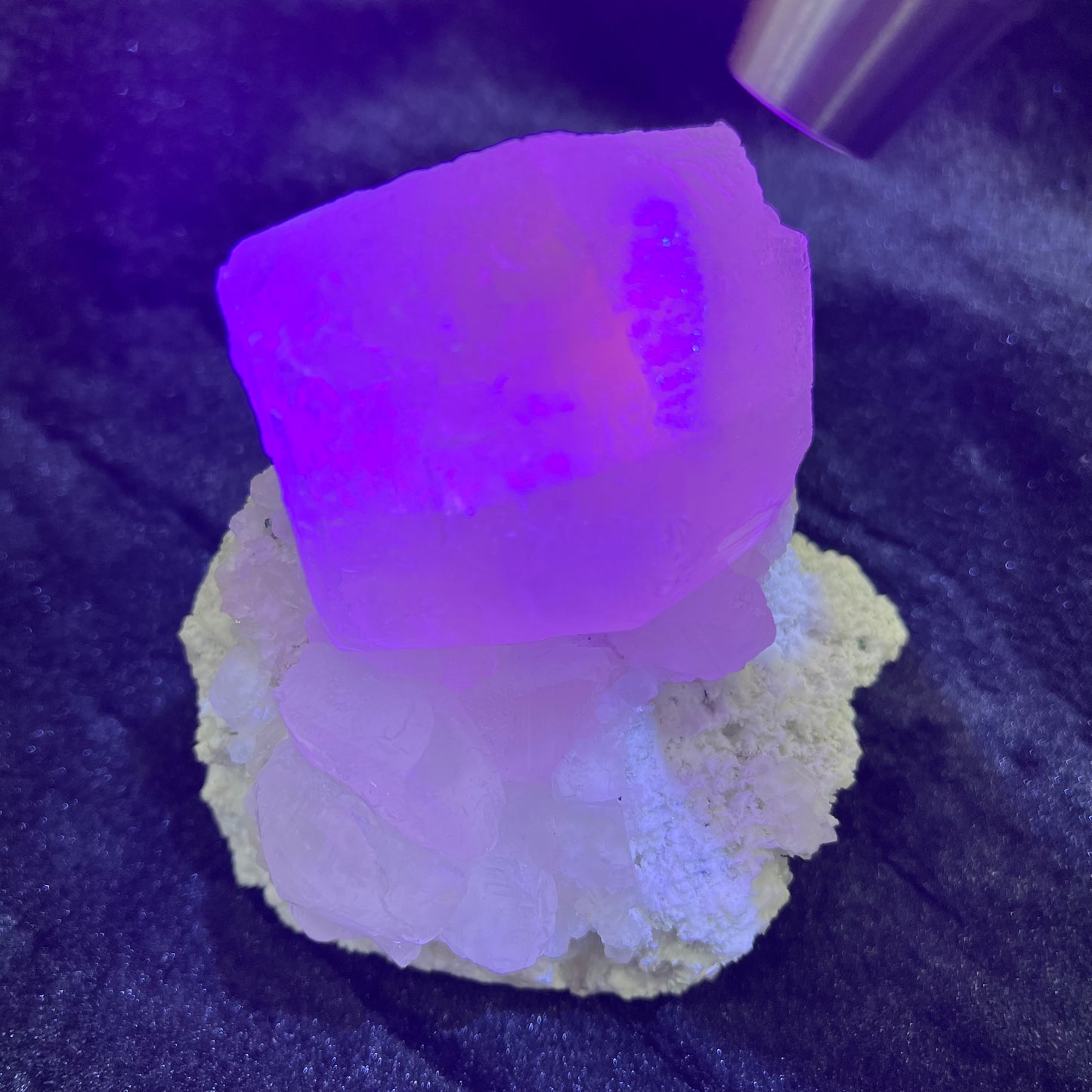 Yaogangxian calcite specimen