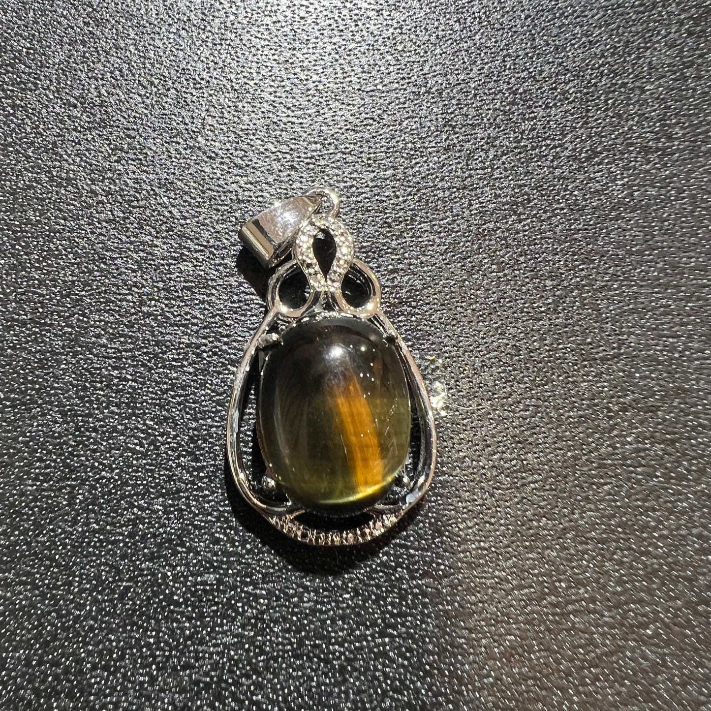 Tiger eye pendant