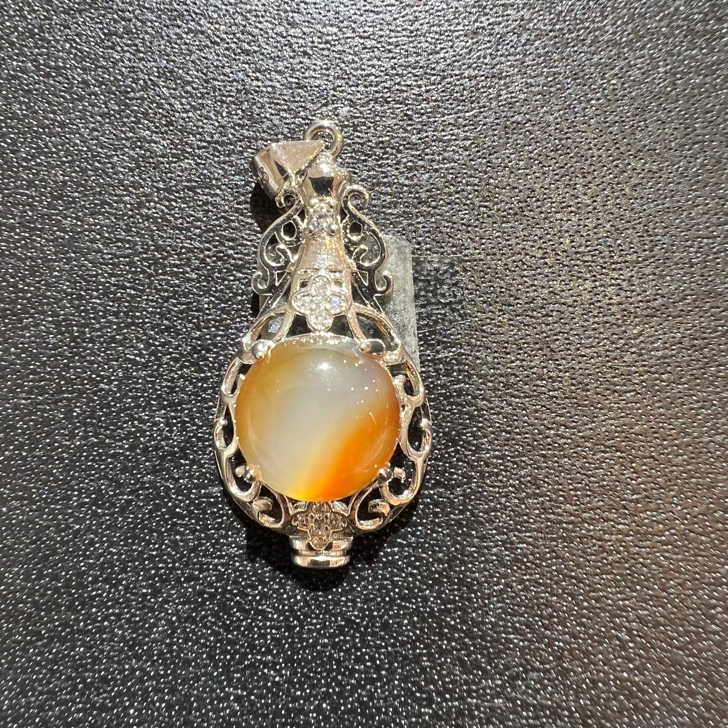 Agate pendant