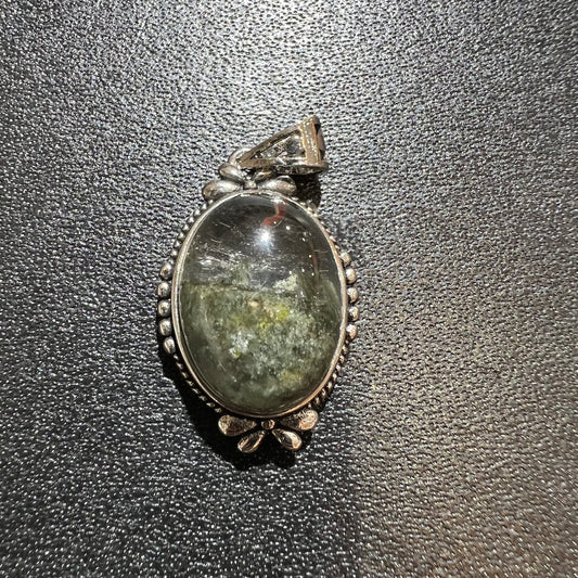 Garden quartz pendant