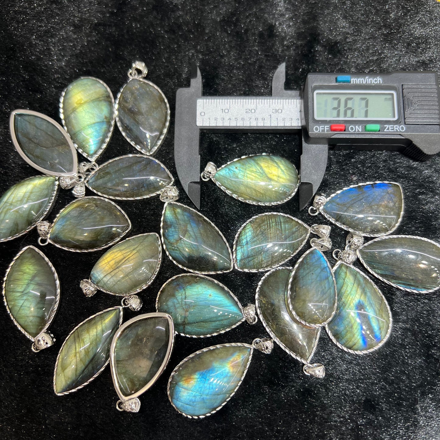 Labradorite pendant copper