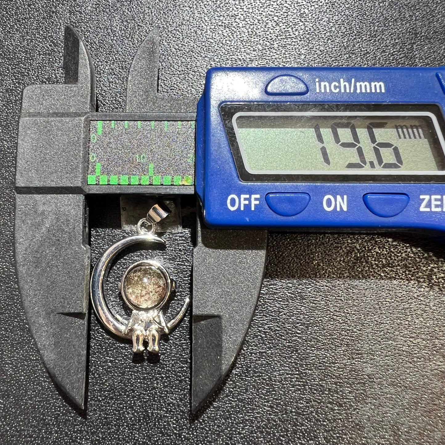 Garden quartz pendant