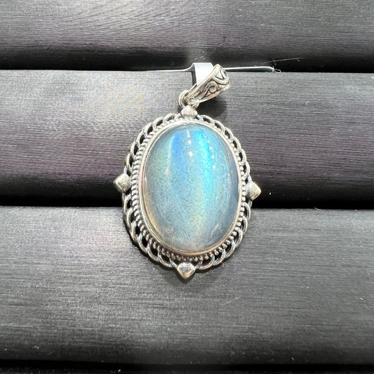 Silver labradorite pendant