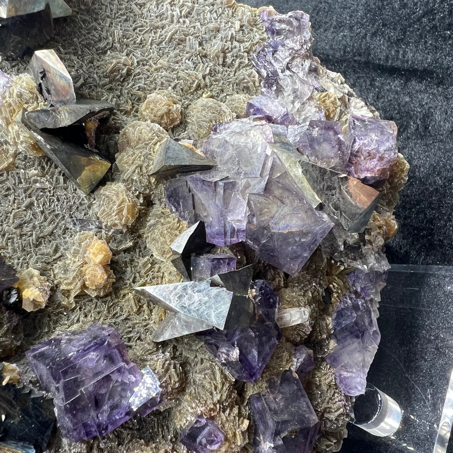 Yaogangxian fluorite specimen
