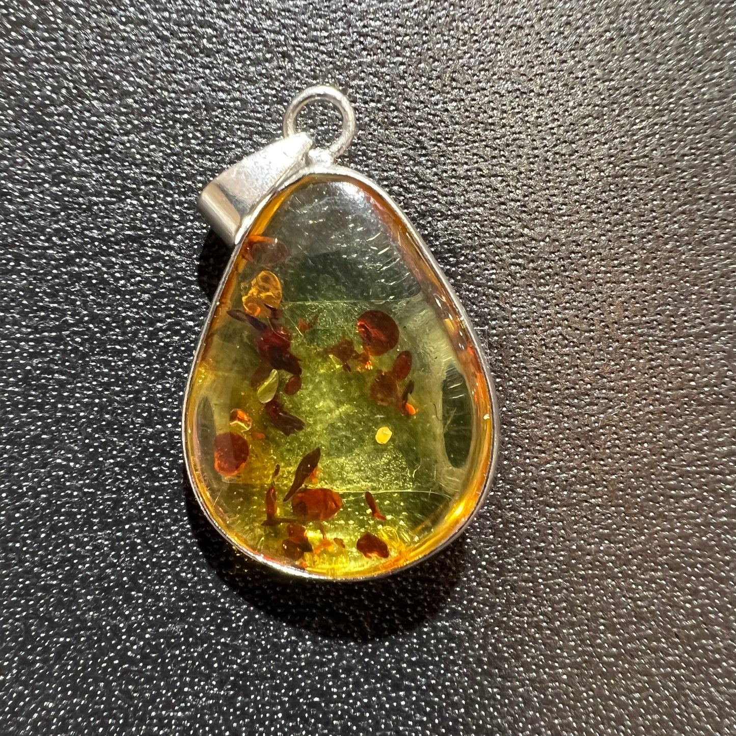 Flower amber pendant