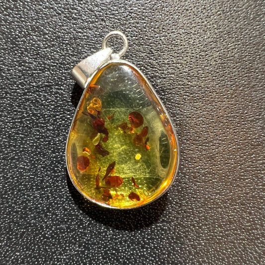 Flower amber pendant