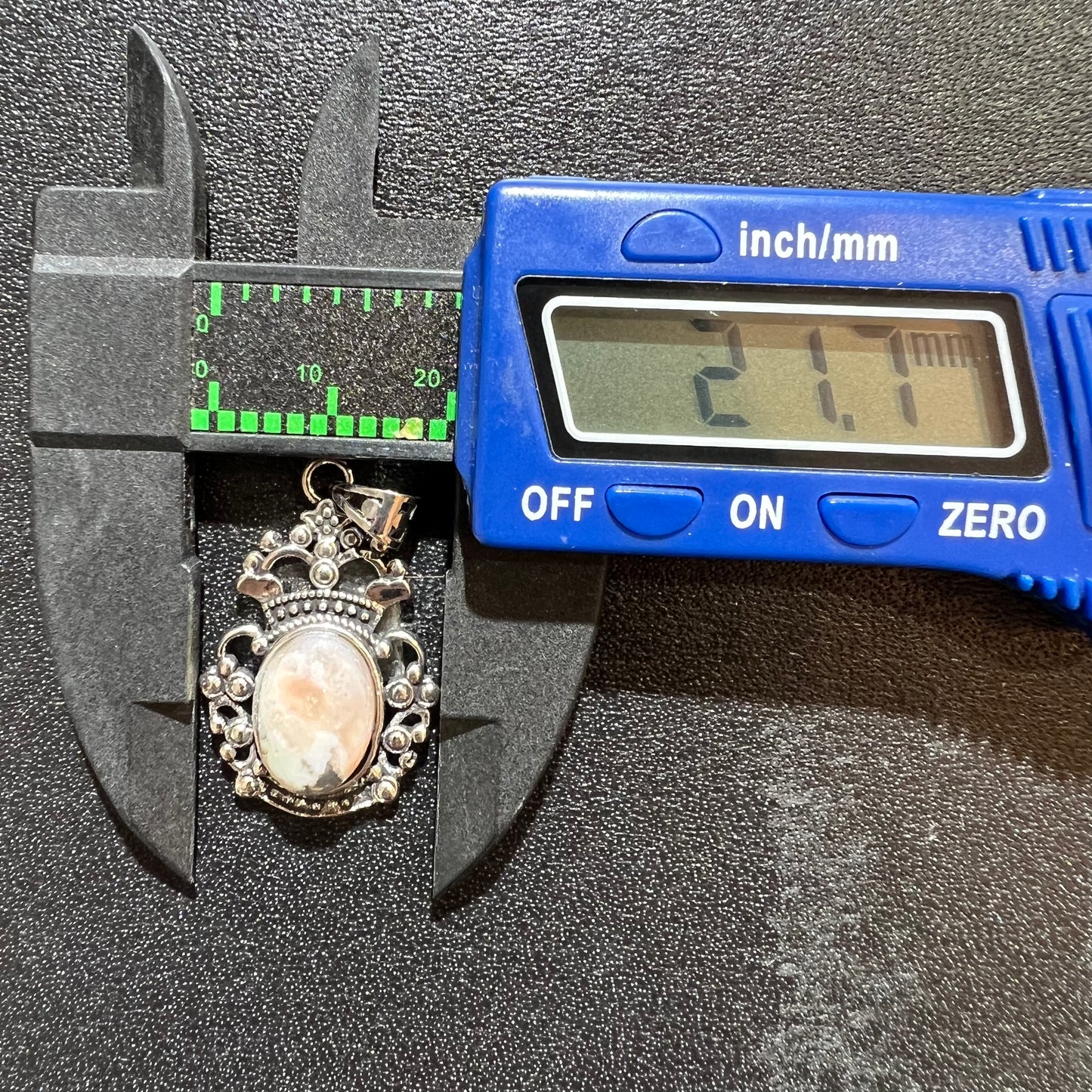 Flower agate pendant