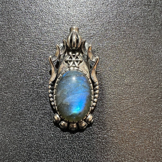Labradorite pendant