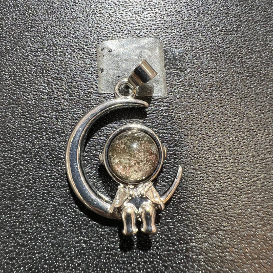 Garden quartz pendant