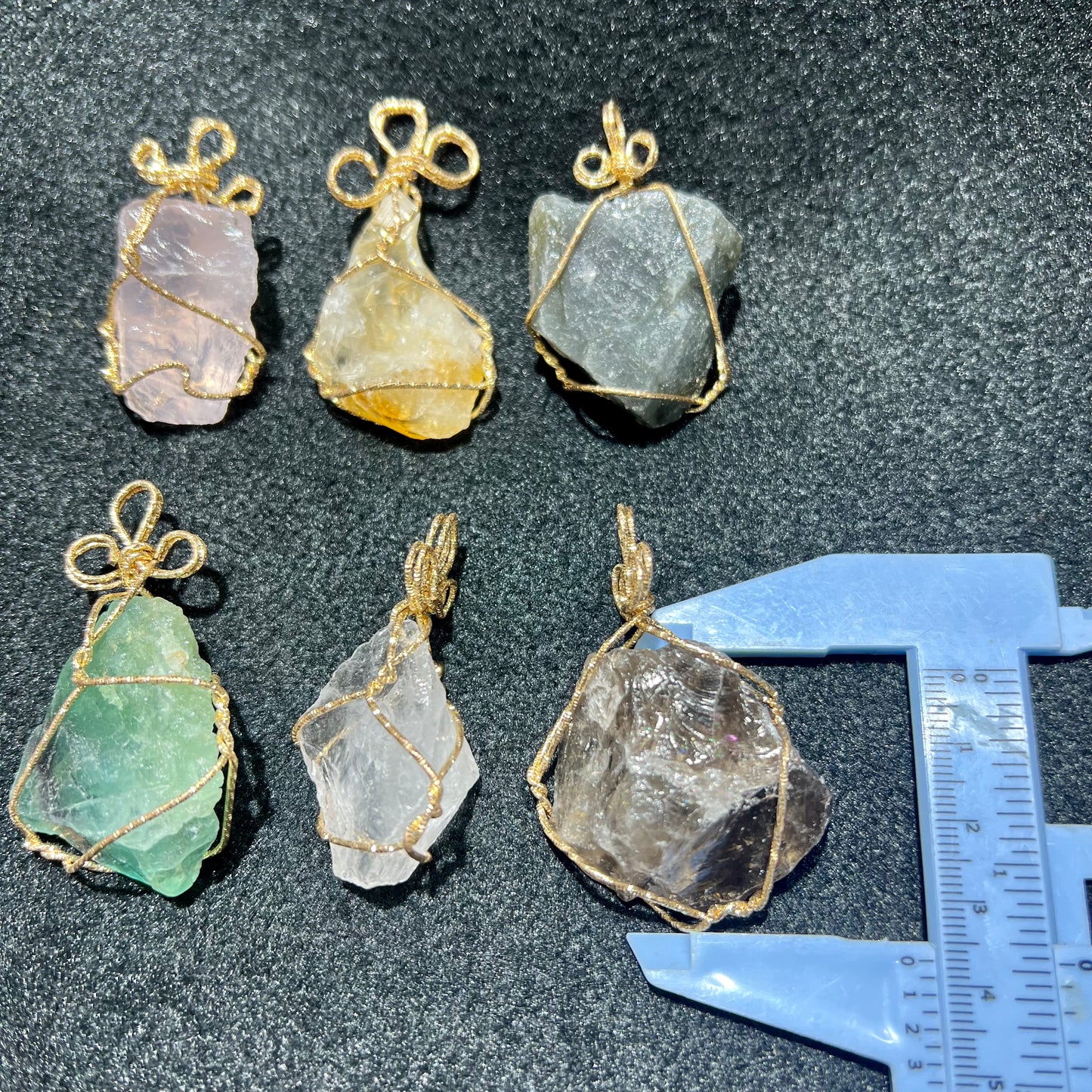 Raw crystal pendant