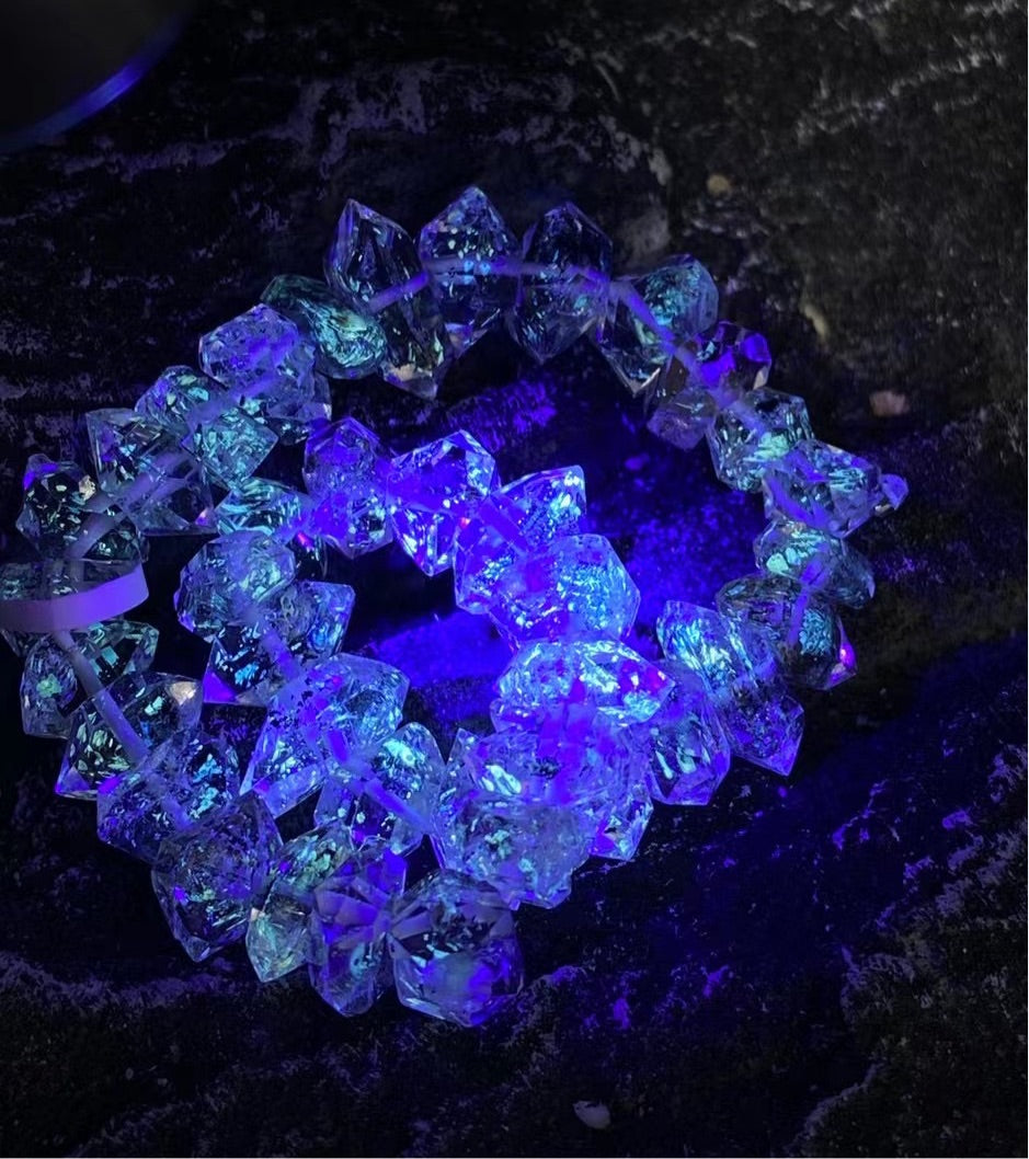 Petroleum quartz bracelet